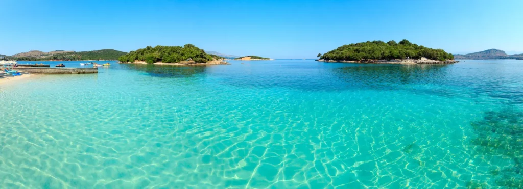 Planning a trip to Ksamil? Discover what to pack for a Ksamil holiday including beach essentials, clothing, travel documents, toiletries, and smart packing tips.